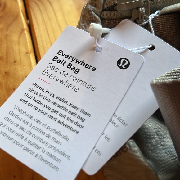Lululemon Everywhere Belt Bag - Picture 4 of 6